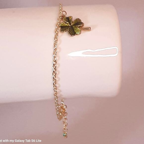 Four Leaf Clover Charm Bracelet Gold Tone Curb Chain - Picture 4 of 15